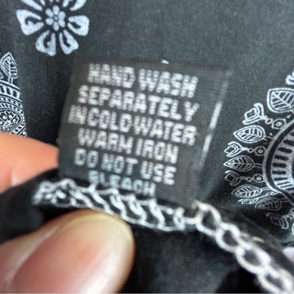 Leopards & Roses Mandala 3/4 Sleeves Black White Tunic Top Small - Picture 13 of 15